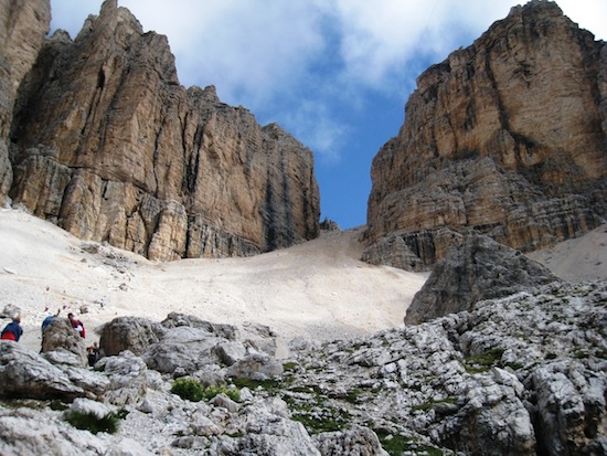 looking up at rifugio Forcella
