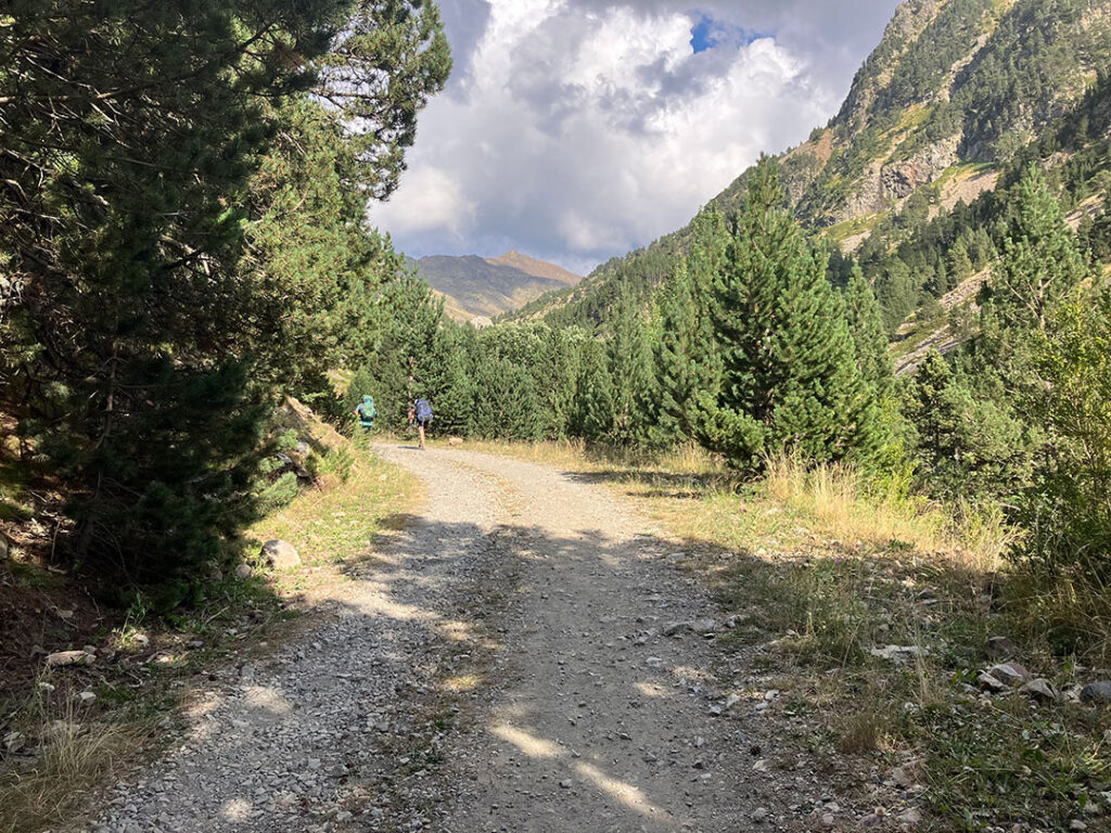 Sunny dirt road from Parzan