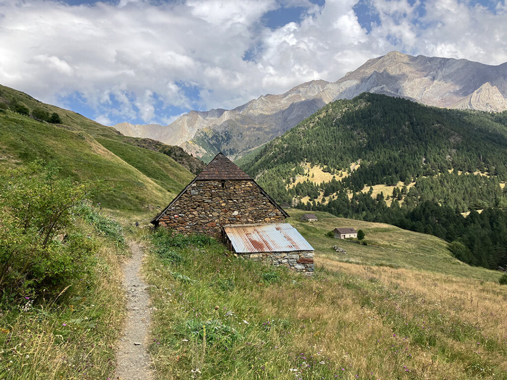 The valley below refuge Viados