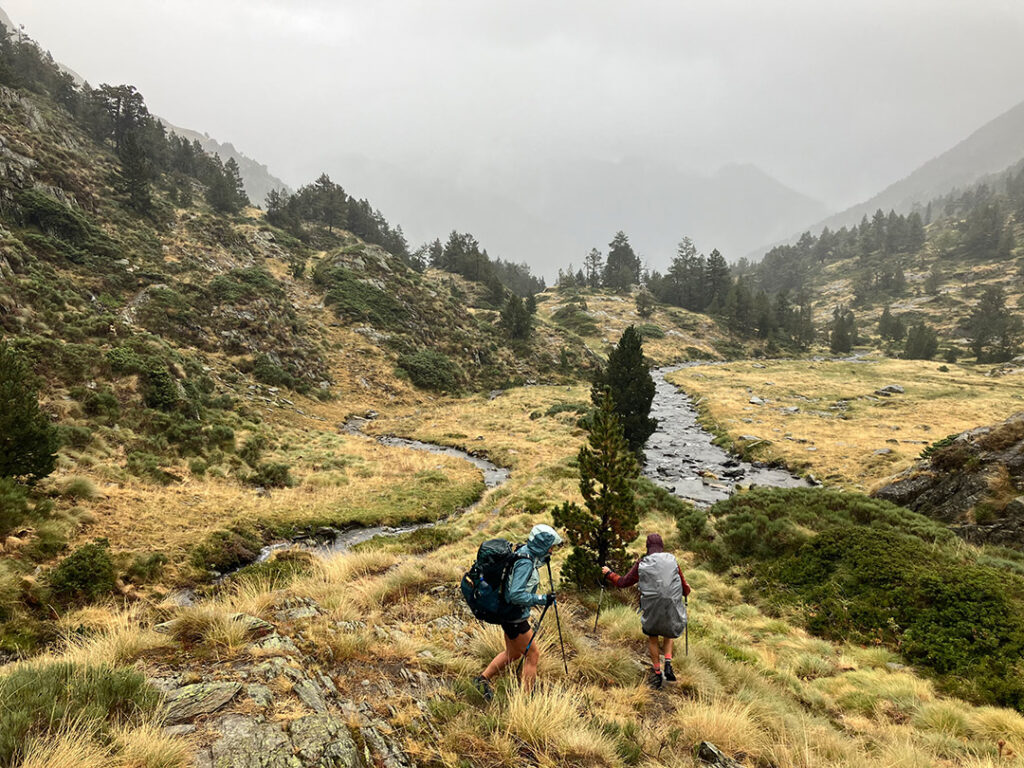 Philipp and Mareike leaving the refuge in the rain